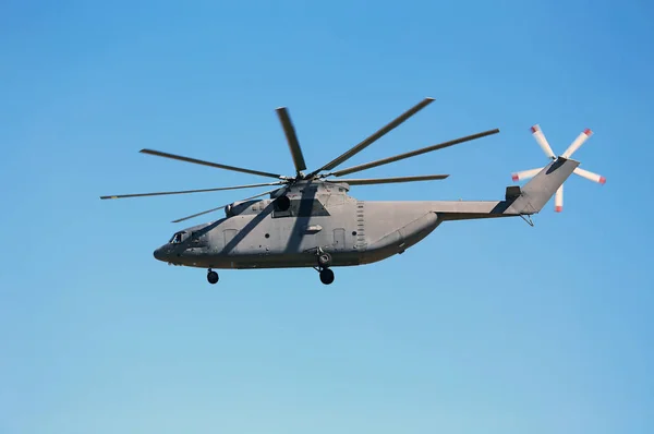 Transport helicopter in flight — Stock Photo, Image
